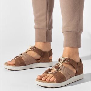 New Keen Elle Mixed Strap Casual Sandals Toasted Coconut/Birch size 9